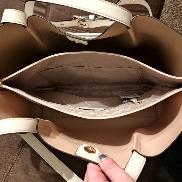 Michael Kors purse - Picture 3 of 7